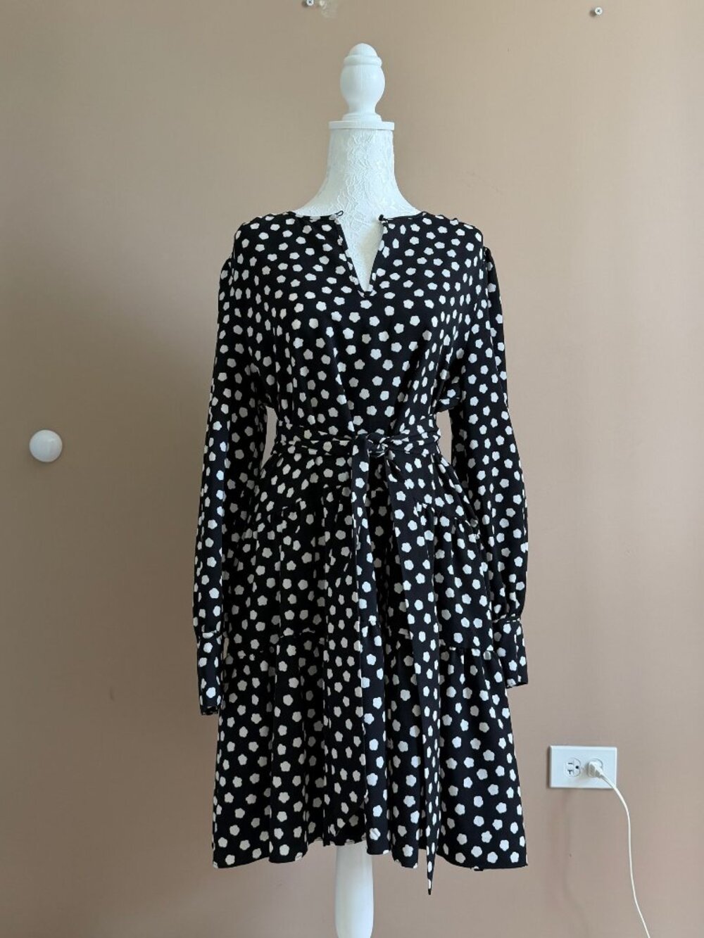 A Kate Spade New York midi wrap dress in black and white Size 14